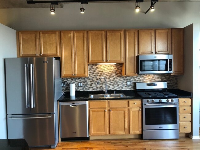 Building Photo - 6 S Laflin St