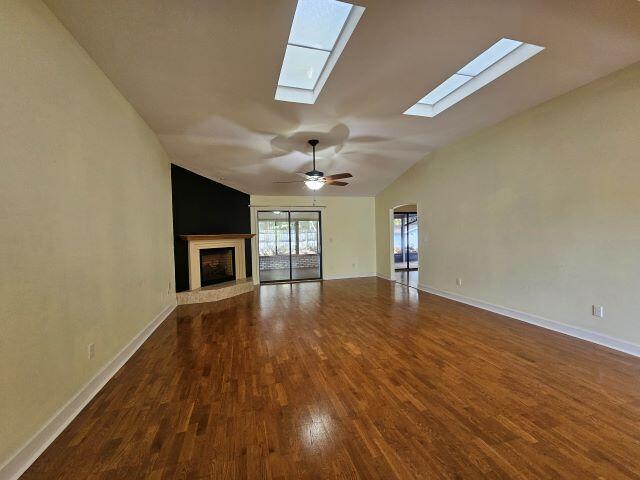 Building Photo - 213 Hillside Dr