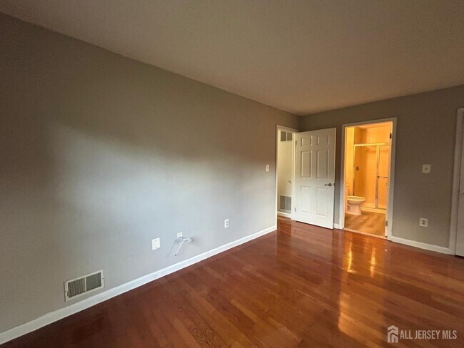 Building Photo - 40 Crabapple Ln