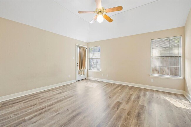 Building Photo - 3937 Kristencreek Ln