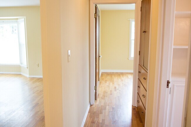 Building Photo - Beautiful Home Near Franklin Park