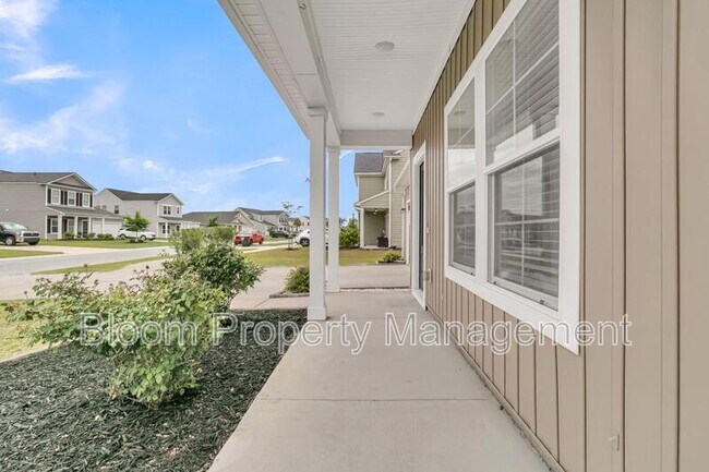 Building Photo - 450 Carrara Dr