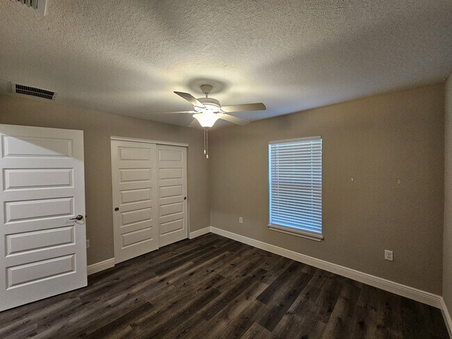 Building Photo - 16 Larch Course Terrace