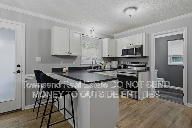 Building Photo - 2130 Hull Rd