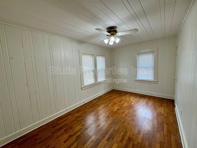 Building Photo - 235 Edgewood Dr