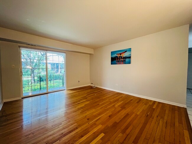 Building Photo - 1511 N Windsor Dr