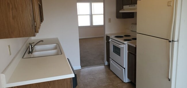 Building Photo - 306 W Southampton Dr