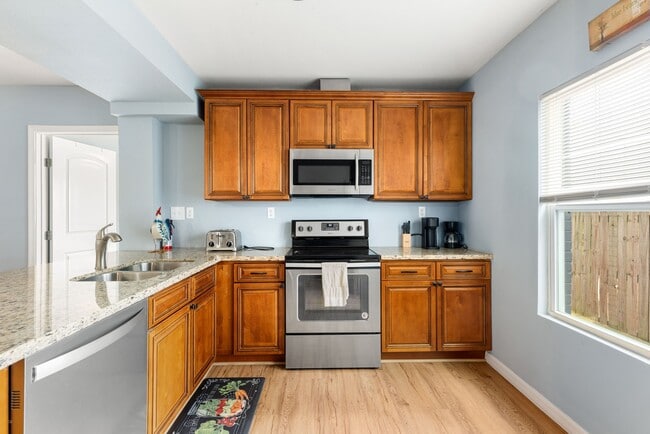 Building Photo - 2116 Live Oak St