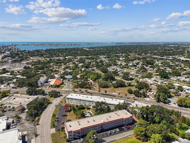 Building Photo - 211 Pasadena Ave N