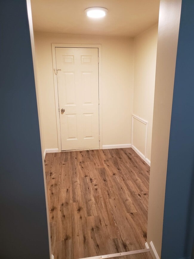 Building Photo - 413 1st St