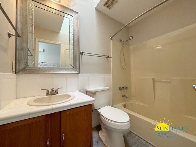 Building Photo - 417 Village Ct NW