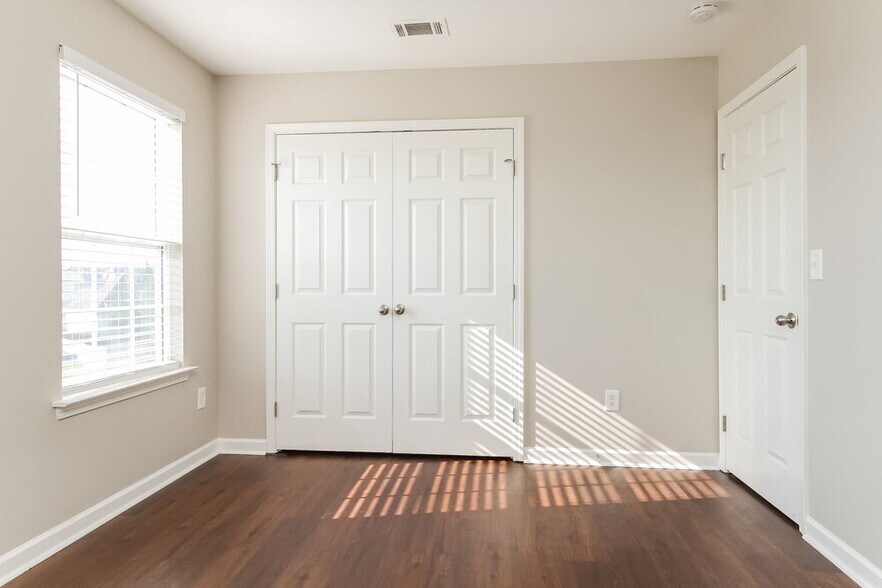 Building Photo - 3003 Baker Way
