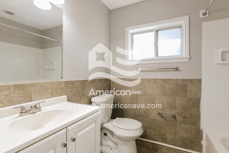 Building Photo - 1657 Mowbry Ln