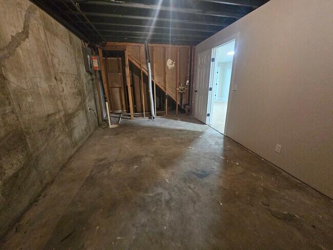 Building Photo - 2640 N Gentry Ave