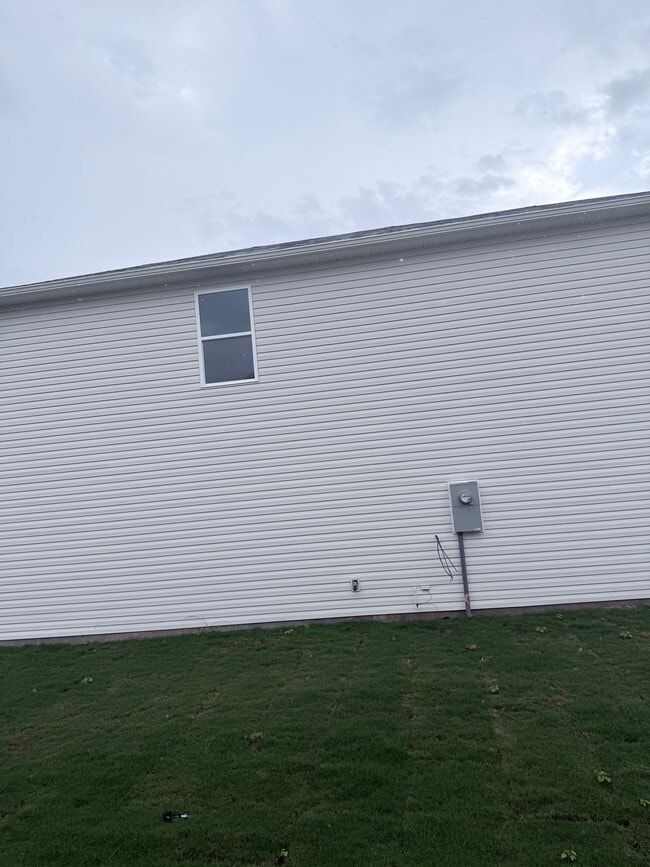 Building Photo - 404 sweltry Dr