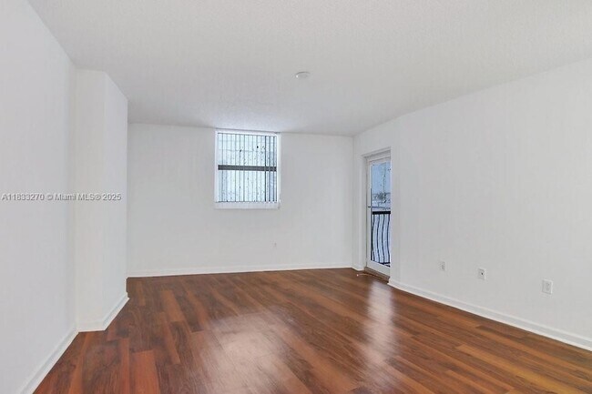 Building Photo - 1756 N Bayshore Dr