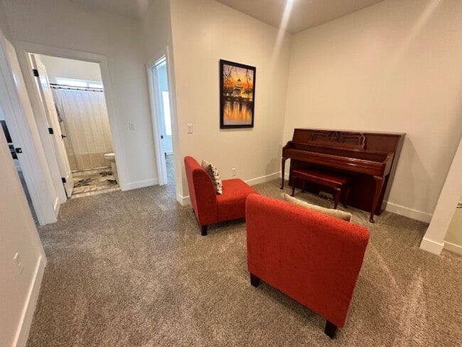 Building Photo - Move in Discount! 3 bedroom - 2.5 bathroom...