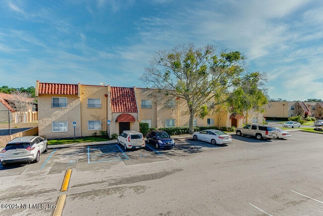 Building Photo - 6561 Mission Ct