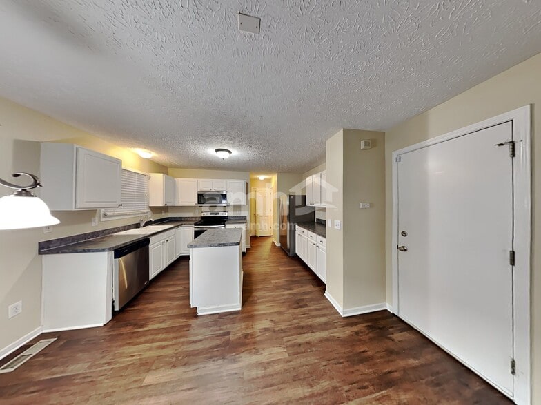 Building Photo - 5477 Buxley Dr