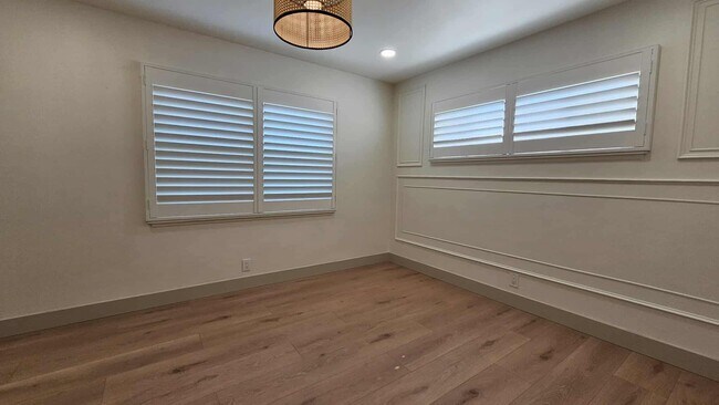 Building Photo - 114 S Emerald Pl
