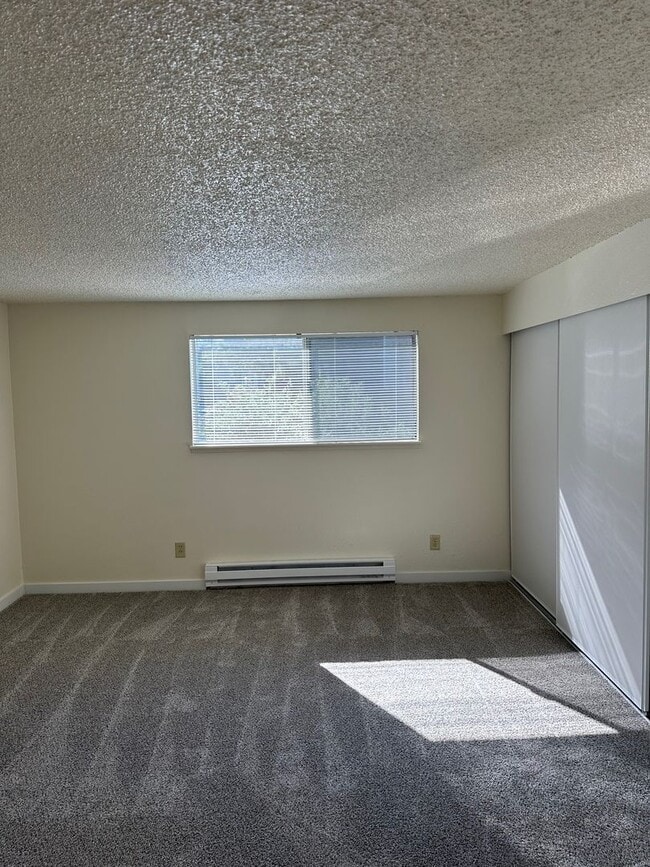 Building Photo - 3 bed/ 2 bath condo in Lynnwood!