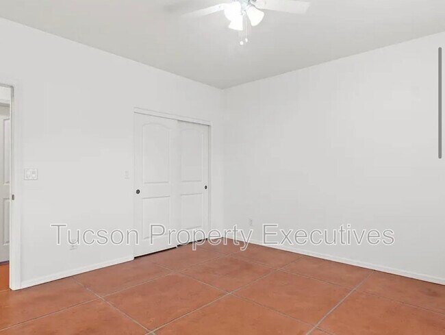 Building Photo - 324 W 23rd St