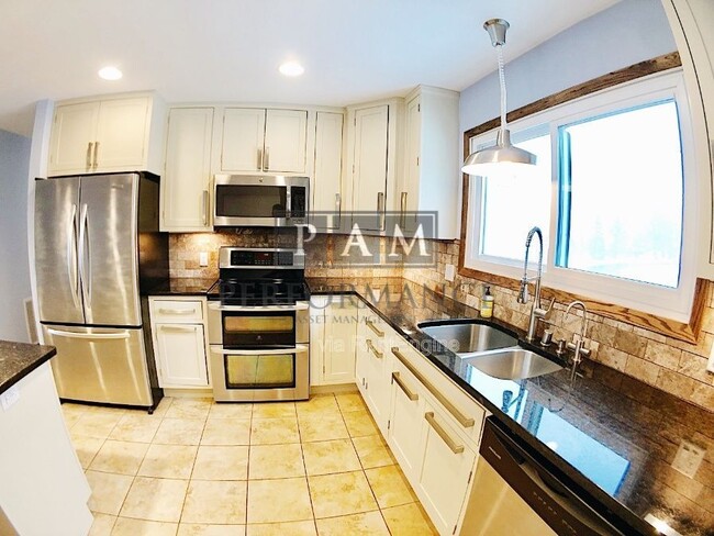 Building Photo - 10903 N San Marino Dr