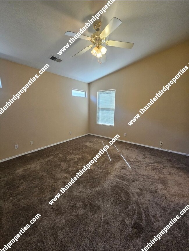 Building Photo - Located in a Gated community!!!