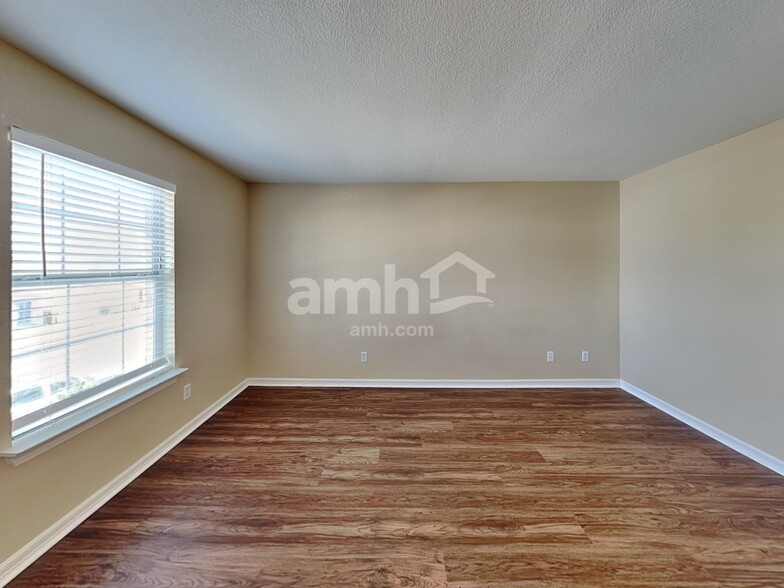 Building Photo - 9742 Liberty Grn