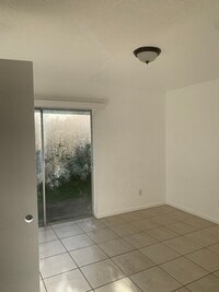 Building Photo - Vero Beach 2 Bedroom 1 Bath