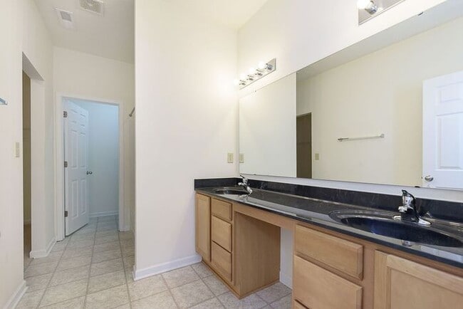 Building Photo - 3 Bedroom 2 Full Bath Ranch in Westfield in Popular Maple Knoll!