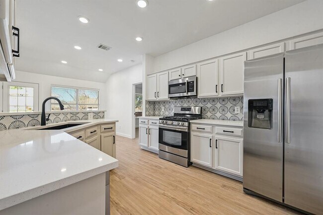 Building Photo - 2738 Winding Brook Dr
