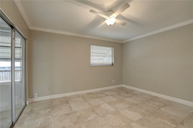 Building Photo - 866 Gilbert St