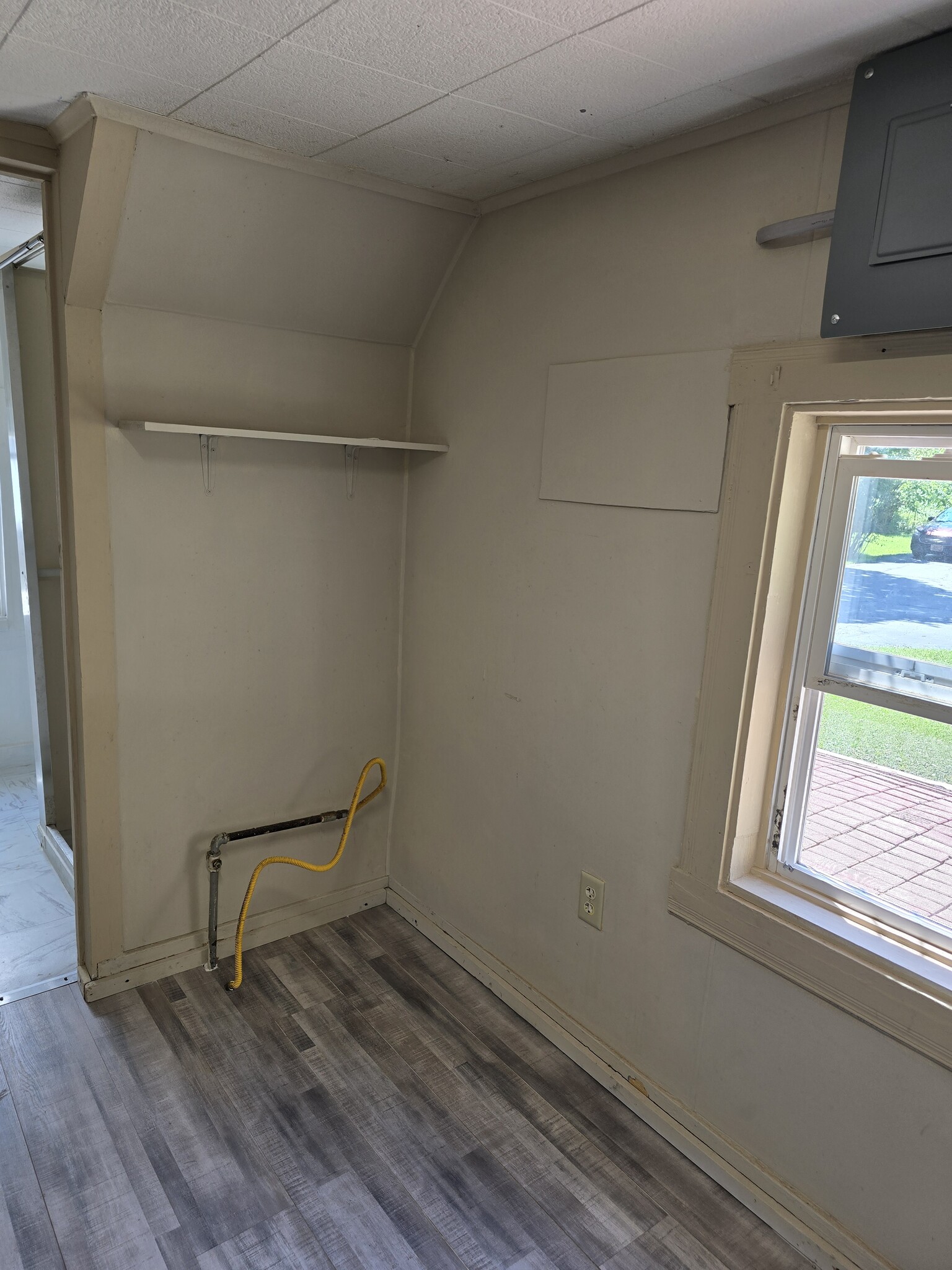 Building Photo - 1737 Sunset Ave