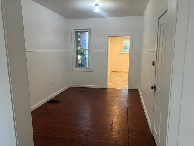 Building Photo - Charming 2 Bedroom Townhome with BONUS ROOM - in Prime Lancaster City Location!
