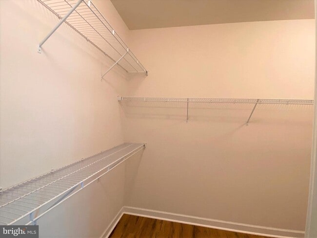 Building Photo - 9706 Braidwood Ter