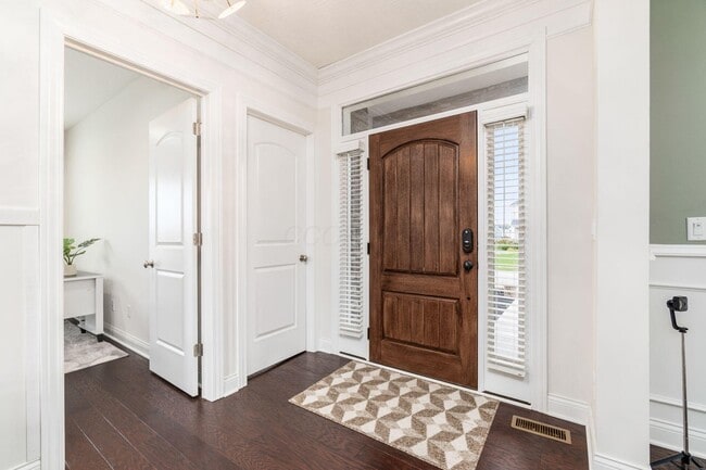 Building Photo - 5962 Laurel Ln