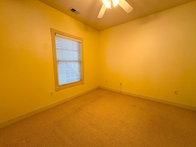 Building Photo - Myrtle Beach - 3 bedroom / 2 Bathroom Condo