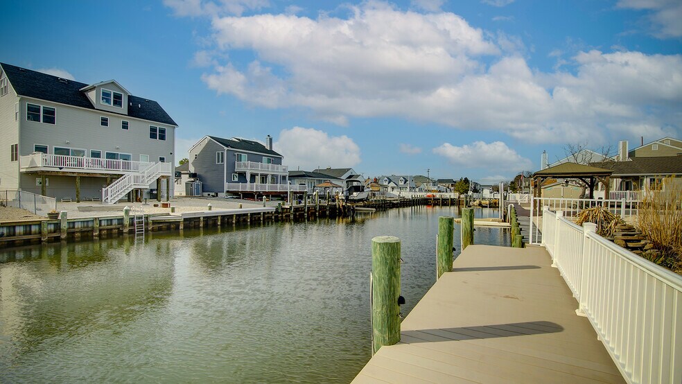 Boat Dock - 18 Halsey Dr