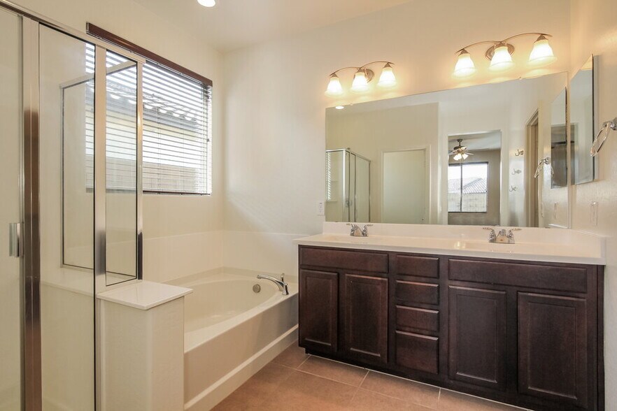 Building Photo - 12103 W Hide Trail
