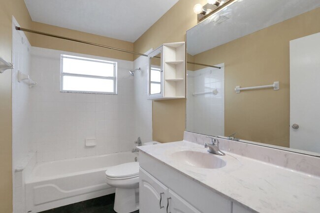 Building Photo - 3/2 in Pelican Bay