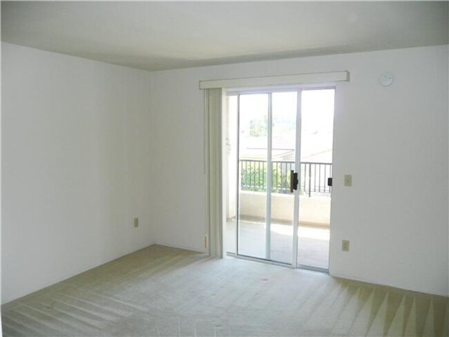 Building Photo - La Costa Carlsbad 2 Bed 2 Bath Condo in Sp...