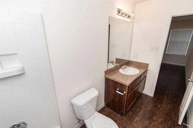 Building Photo - 14470 Platzer Dr