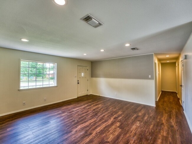 Building Photo - 207 McGee Trail