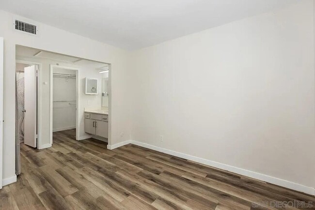 Building Photo - 767 Eastshore Terrace