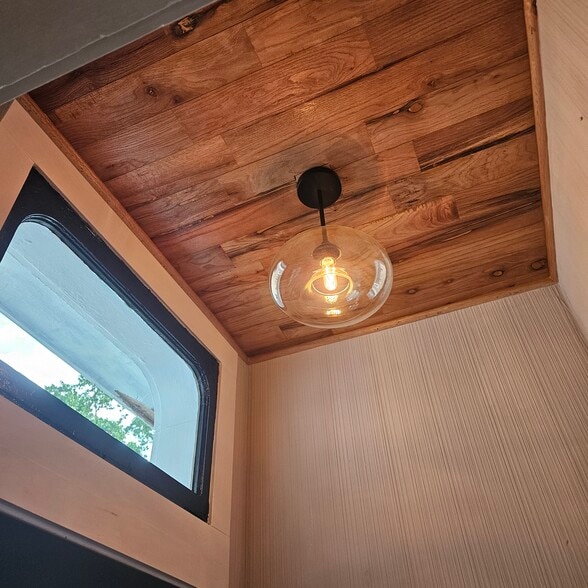 Entryway ceiling - 811 Tyler St