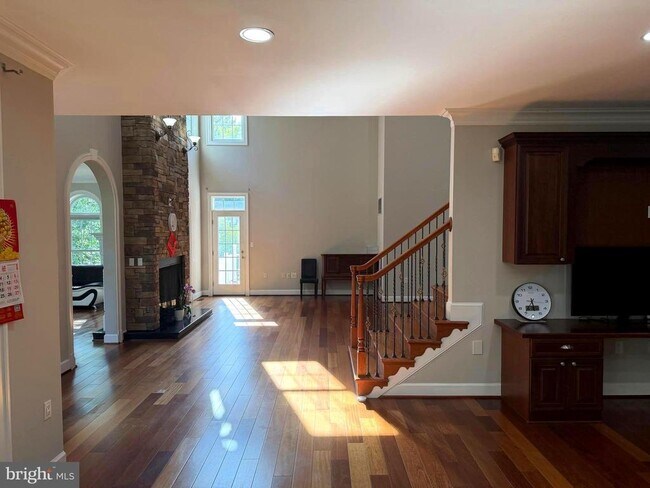 Building Photo - 6529 Fairlawn Dr