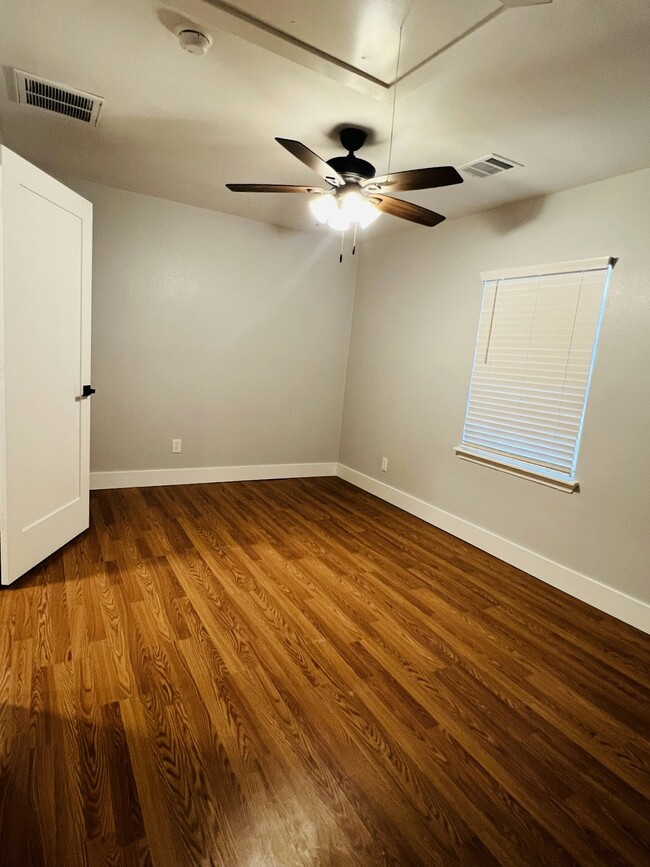 Building Photo - 925 Cimarron St