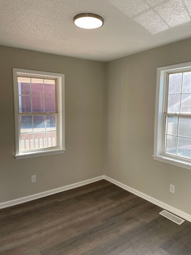 Building Photo - 645 W Northwest Blvd