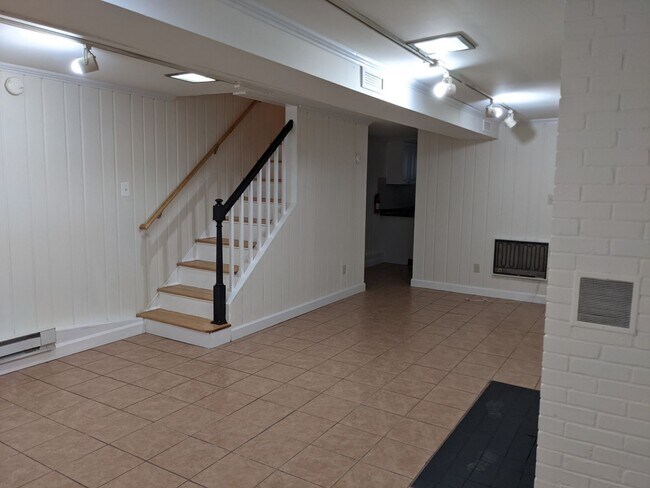 Building Photo - 1223 33rd St NW
